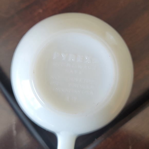 Vintage Pyrex cups, set of 2 - Picture 5 of 5